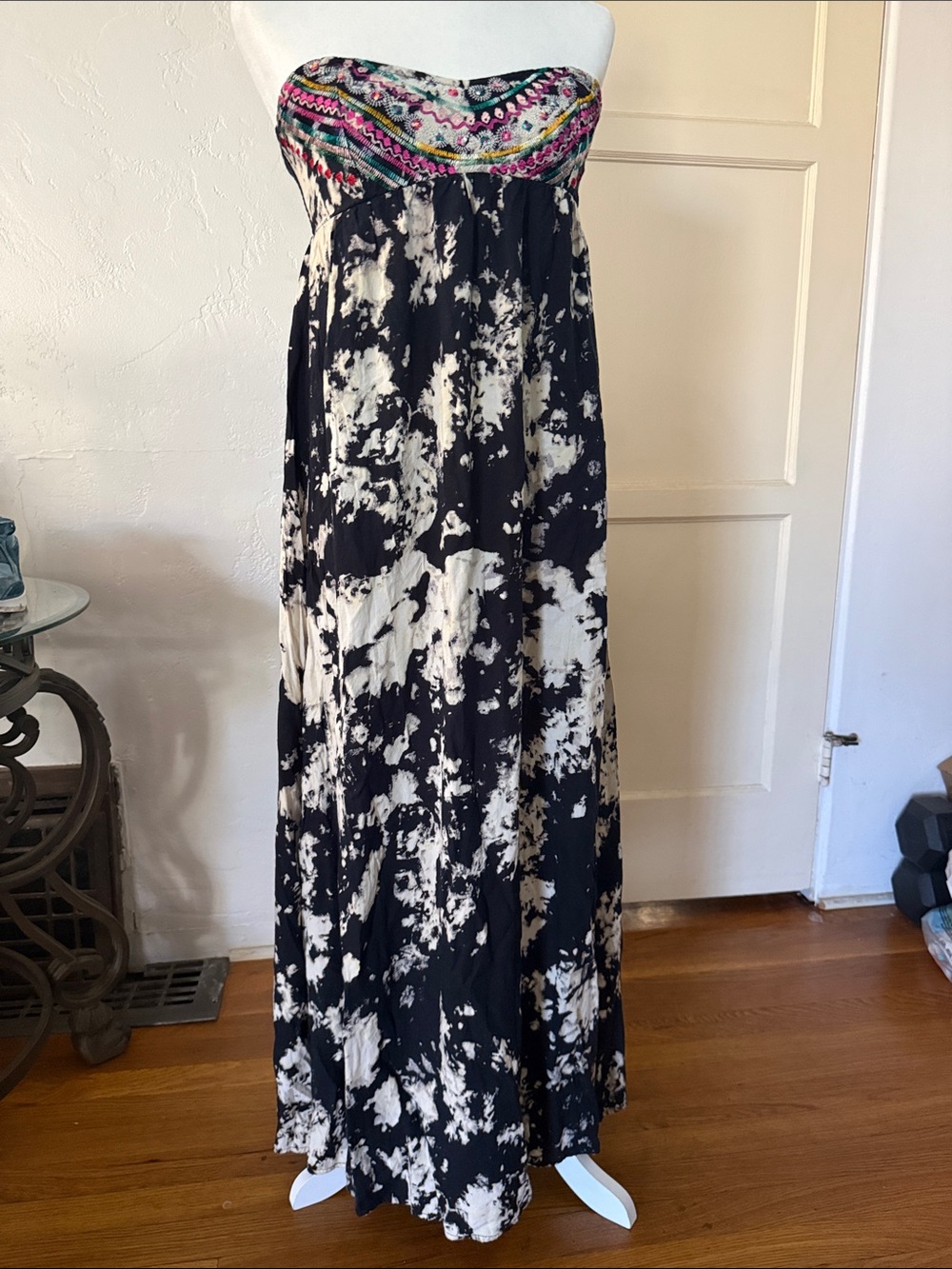Billabong Black and White Patterned Dress with Embroidered Designers Closet